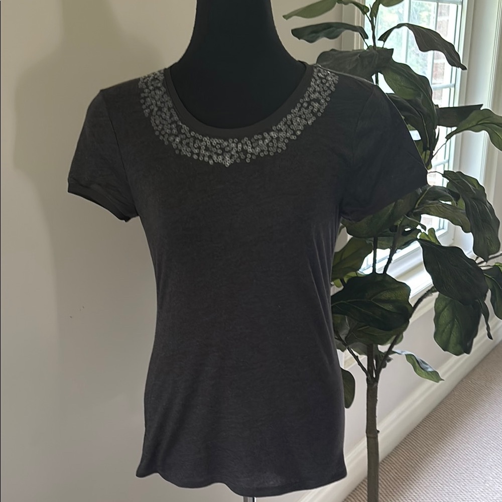 BANANA REPUBLIC EMBELLISHED SHORT SLEEVE TEE NWT